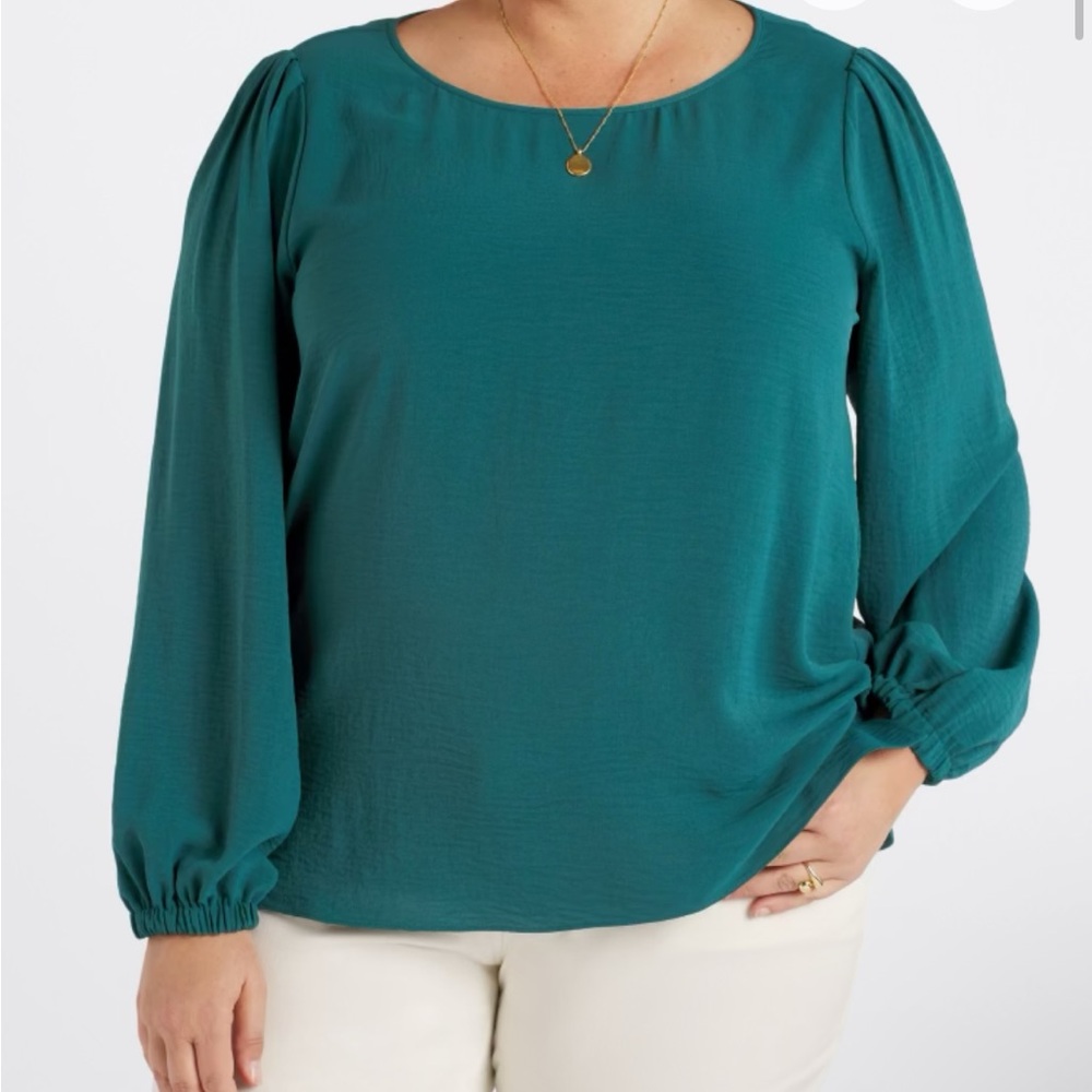 Nine Britton Women’s Green Long Sleeve Blouse - Classic Crewneck